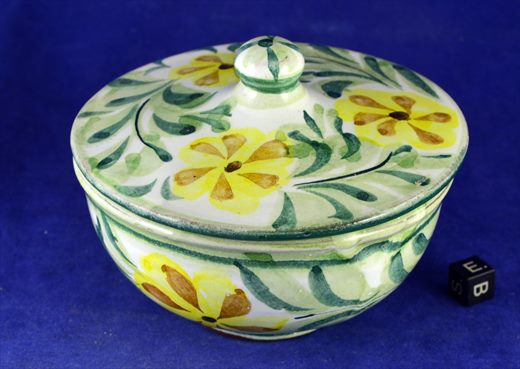 Caixa em ceramica com decoracao floral
