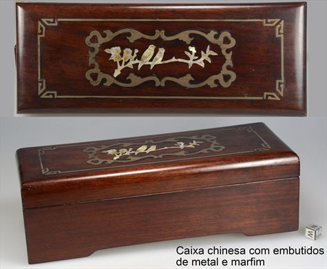 Caixa chinesa com embutidos de metal e marfim