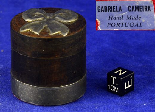 caixa madeira e metal