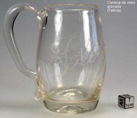 Caneca de vidro gravada (Felicia)