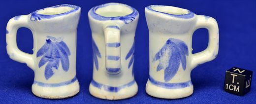 micro caneca de ceramica