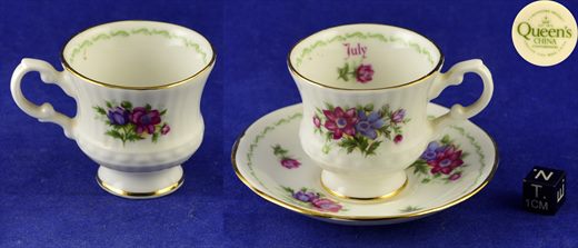 Chavena com flores July (Queens)
