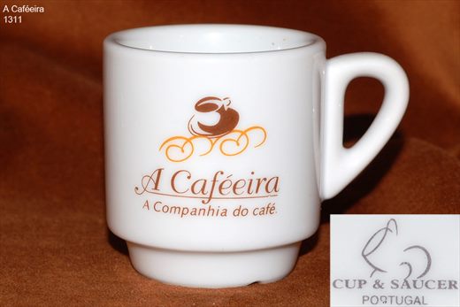 A Cafeeira (L2) (Cup-Saucer)