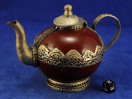 Bule decorativo em porcelana e metal estilo marroquino