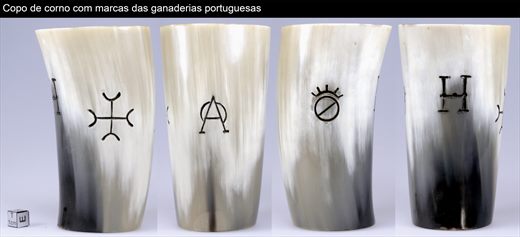 Copo osso de corno com marcas das ganaderias portuguesas