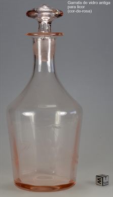 Garrafa de vidro antiga para licor (cor-de-rosa)