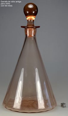 Garrafa de vidro antiga para vinho (cor-de-rosa)