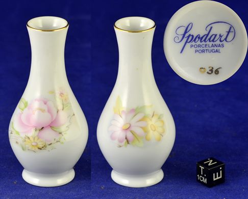 Jarra pequena em porcelana com decoracao floral - Spodart