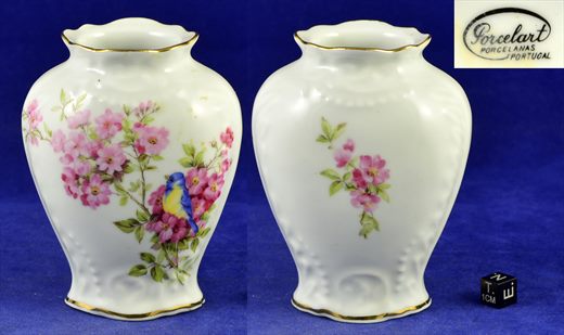 Jarra em porcelana com decoracao floral Porcelart