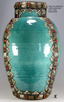 Jarrao verde adornado com metal (Marrocos)