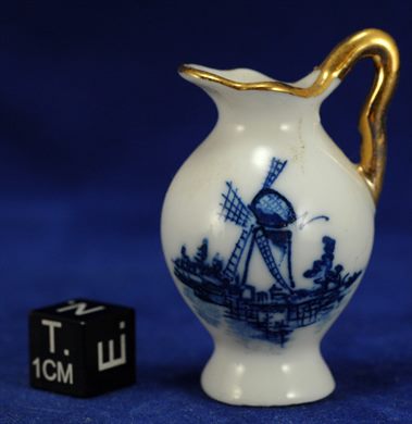 Jarro miniatura com motivos holandeses