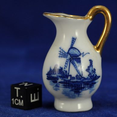 Jarro miniatura com motivos holandeses