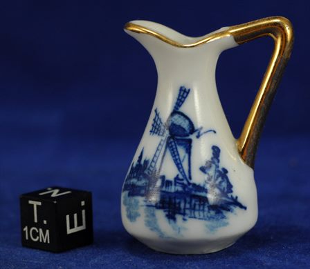 Jarro miniatura com motivos holandeses