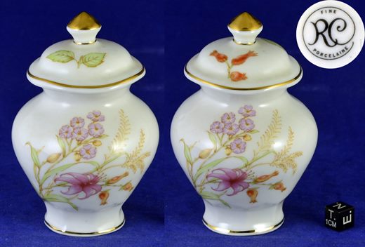 Pote com tampa em porcelana com galo pintada a mao Portugal