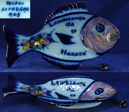 Prato decorativo em ceramica em forma de peixe Lembranca da Nazare Pedros Alcobaca