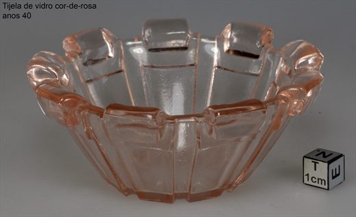 Tigela de vidro cor-de-rosa anos 40