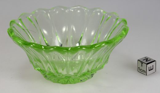 Tigela de vidro verde