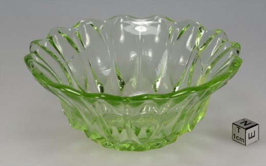 Tigela de vidro verde
