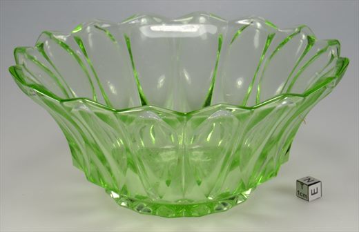 Tigela de vidro verde