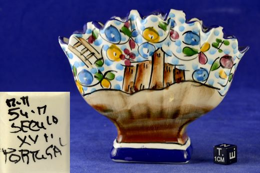 Taca decorativa em ceramica pintada a mao Portugal