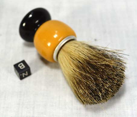 Pincel de barbear cabo amarelo e preto