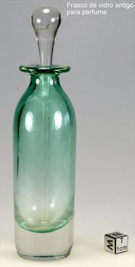 Frasco de vidro antigo para perfume