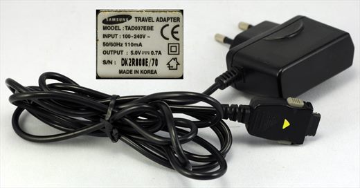 Samsung travel adapter TAD037EBE (100-240V 5.0V 0.7A)