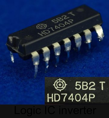 Hitachi HD7404P Logic IC inverter