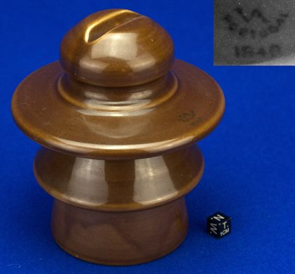 Isolador de passagem (ceramica) (mod A) castanho (Vista Alegre 1940)