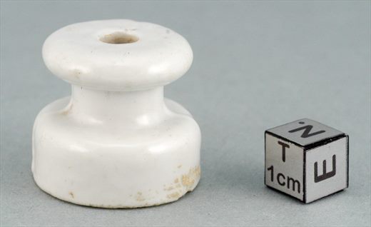 Isolador de passagem (ceramica) (mod E4) branco