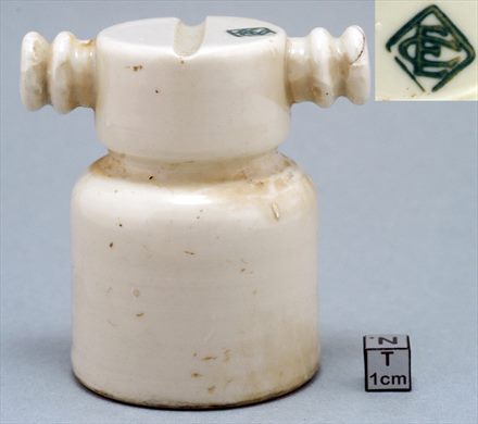 Isolador de passagem (ceramica) (mod D1) (EC) creme