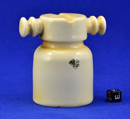 Isolador de passagem (ceramica) (mod D1) (EC) creme
