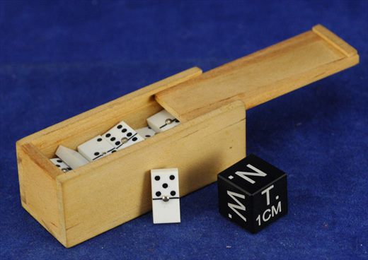 Domino em miniatura
