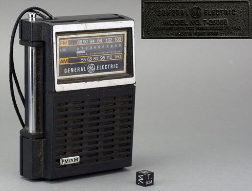 General Electric 7-2506B AM-FM Radio