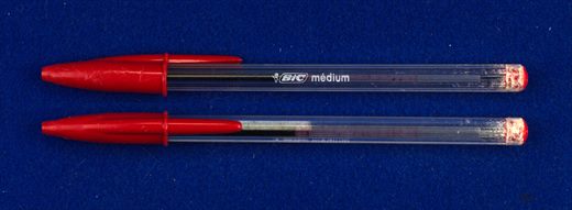 BiC medium (cristal vermelho)