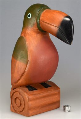 Tucano de madeira balsa