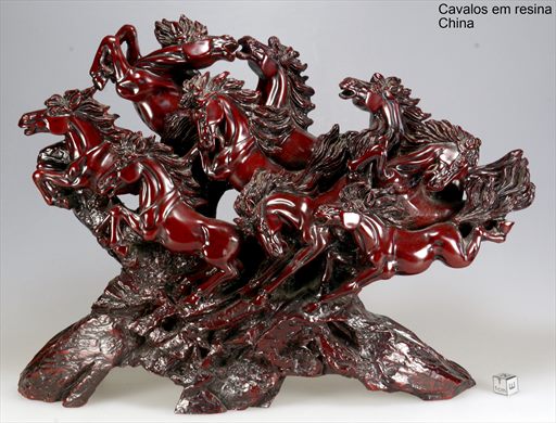 Cavalos em resina (China)
