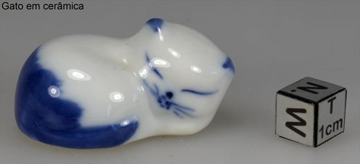 Gato em ceramica