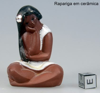 Rapariga em ceramica