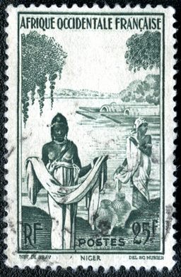 Africa Ocidental Francesa (Colonia) - 1947 - Mulheres e Pirogas Niger - 25F