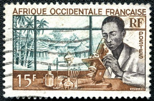 Africa Ocidental Francesa (Colonia) - 1947 - Cientista ao Microscopio - 15F