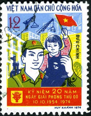 Vietname do Norte - 1974 - 20 Aniversario da Libertacao de Hanoi - Soldado e Crianca - 12Xu