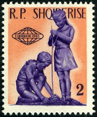 Albania - 1965 - Dia da Crianca - Criancas em Estatua - 2Q