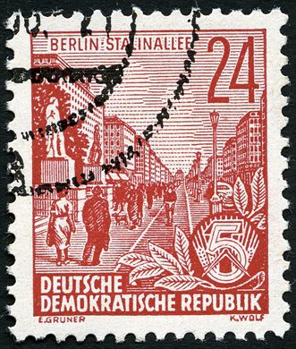 Alemanha Oriental - 1953 - Funfjahresplan - Berlin Stalinallee - 24Pf