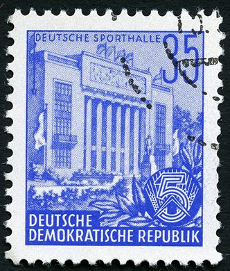 Alemanha Oriental - 1953 - Funfjahresplan - Deutsche Sporthalle - 35Pf