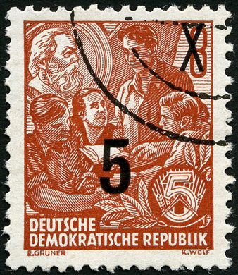 Alemanha Oriental - 1954 - Funfjahresplan Aufdruck - Studenten com Karl Marx - 5Pf