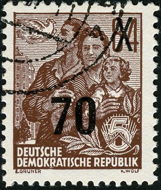 Alemanha Oriental - 1954 - Funfjahresplan Aufdruck - Familie mit Friedenstaube - 70Pf