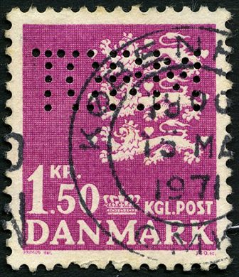 Dinamarca - 1962 - Brasao Tres Leoes - 1.50Kr (Perfin)