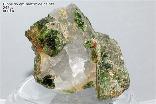 Diopsido em matriz de Calcite n0014