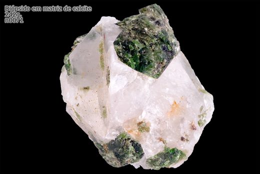 Diopsido em matriz de Calcite n0071